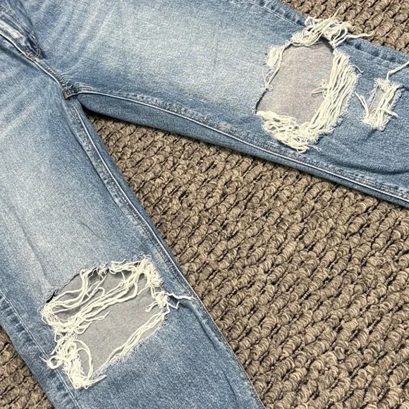 American Eagle Mom Jean Strigid Womens Sz 4 Distressed Thrashed Y2K Casual - Picture 4 of 9